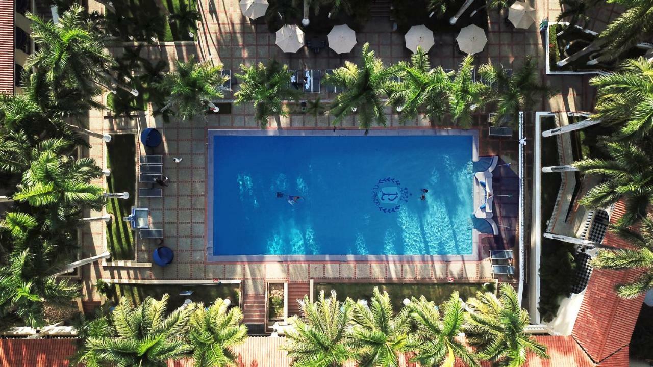Hotel El Prado Μπαρρανκίγια Εξωτερικό φωτογραφία The pool at the hotel